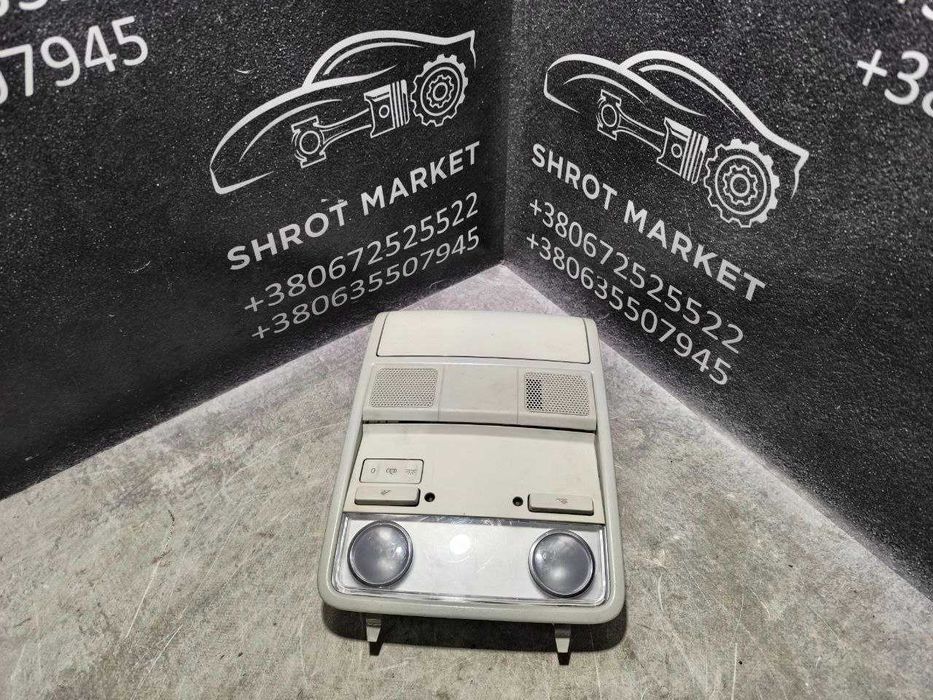 Передній плафон салону VW Passat CC  1K0947133H  1K0868837