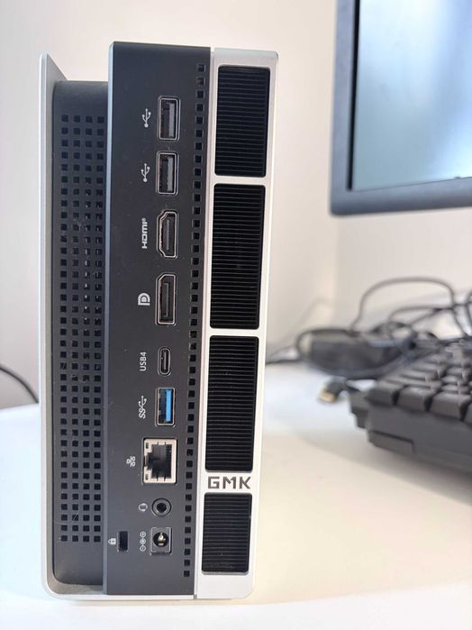 Komputer GMKTEC EVO-X2 Ryzen AI Max+ 395 128GB RAM 6TB SSD Wi-Fi Windows 11 Professional