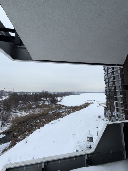 Видова квартира 37.5 М біля набережної, будинок зданний, Рівер порт.