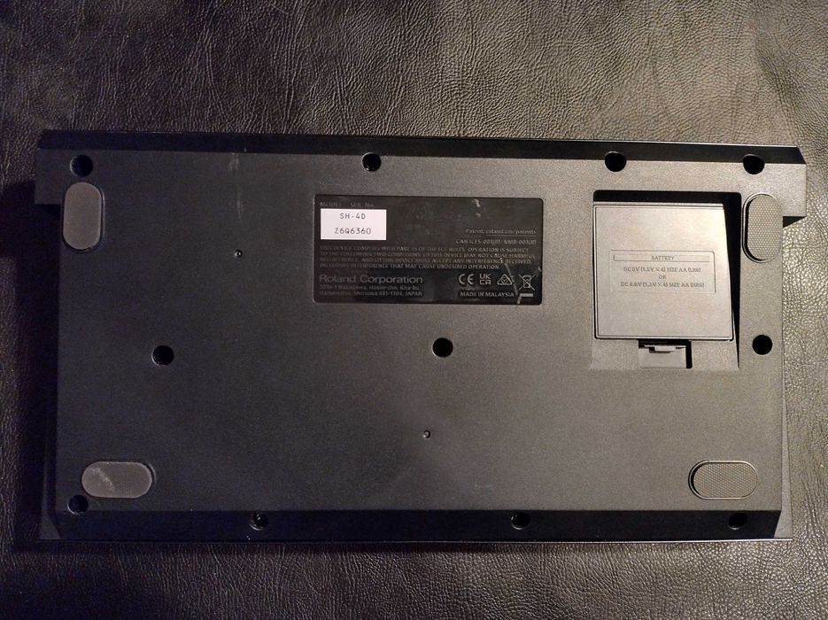 Roland SH-4d / syntezator prawie jak nowy
