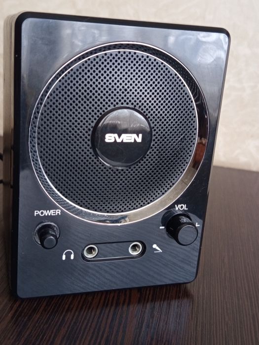 Мультимедийная акустическая система SVEN 247. Компьютерные колонки