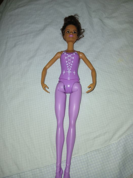 Bonecas barbie e frozen em bom estado