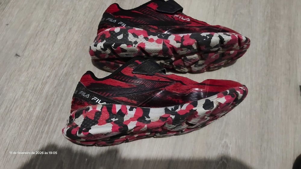 Tenis Fila vermelhos criança n34