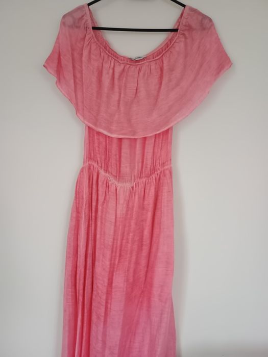 Różowa sukienka (hiszpanka)