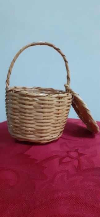 Cesto feito de cana, artesanato típico do Algarve