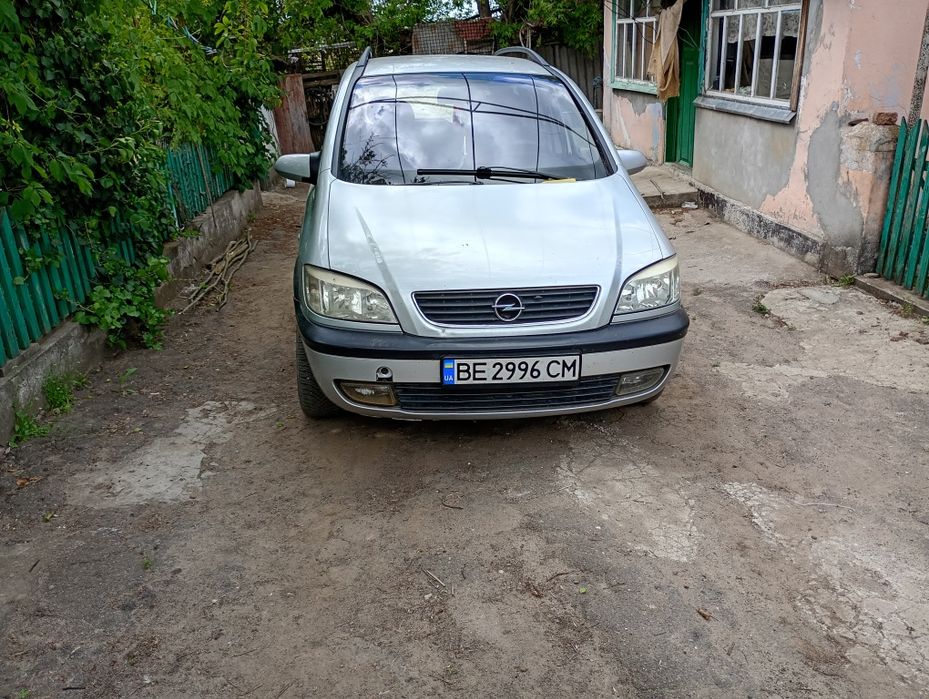 Продам Опель зафіра а 2002год 2.2 турбо дізель ровтер в подарок 3200доларів і 3 кавуна тож в подарок