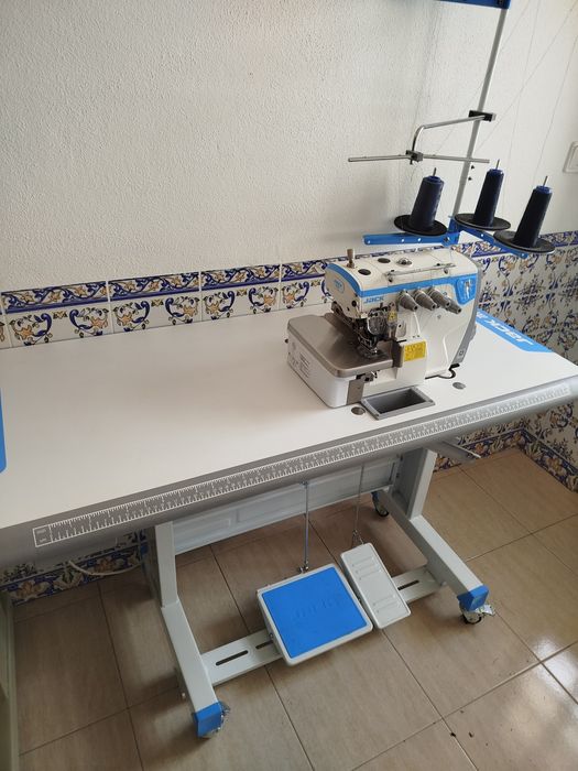 Máquina de orlar Jack
