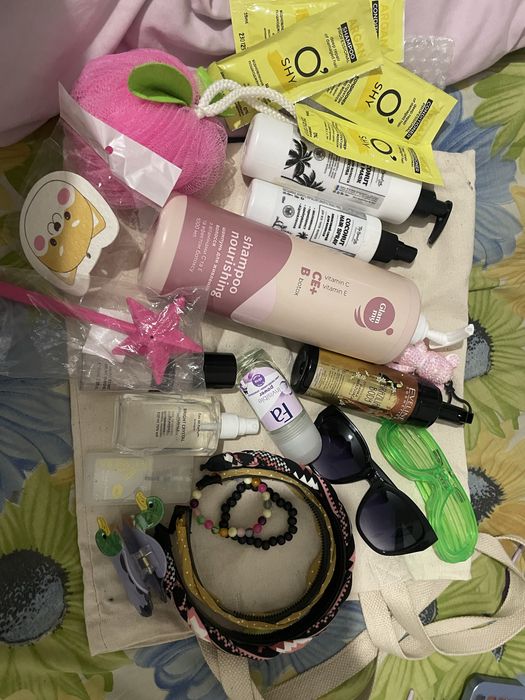 Косметика, парфуми, шампуні, прикраси