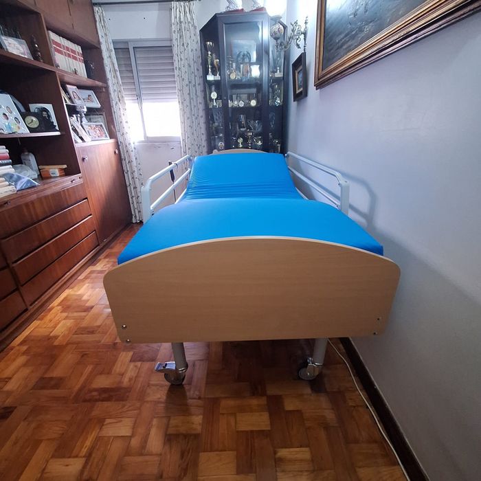 Cama articulada automática - como nova