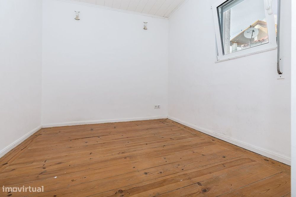 Moradia T3 de Rés do Chão e 1º Andar c/ Terraço no Centro Histórico de