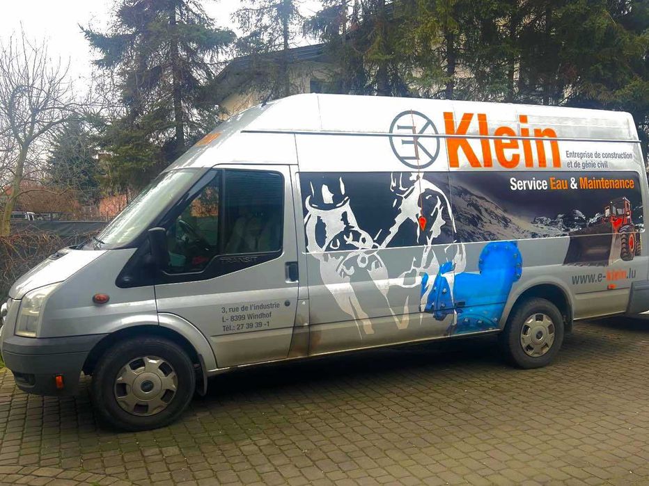 Wynajem busa dostawczego z kierowca lub bez