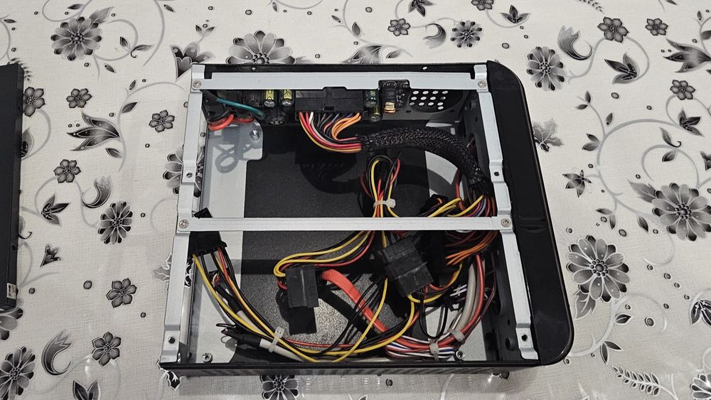 Корпус vinga cs404b  mini itx 120w якісний, мінік огонь!