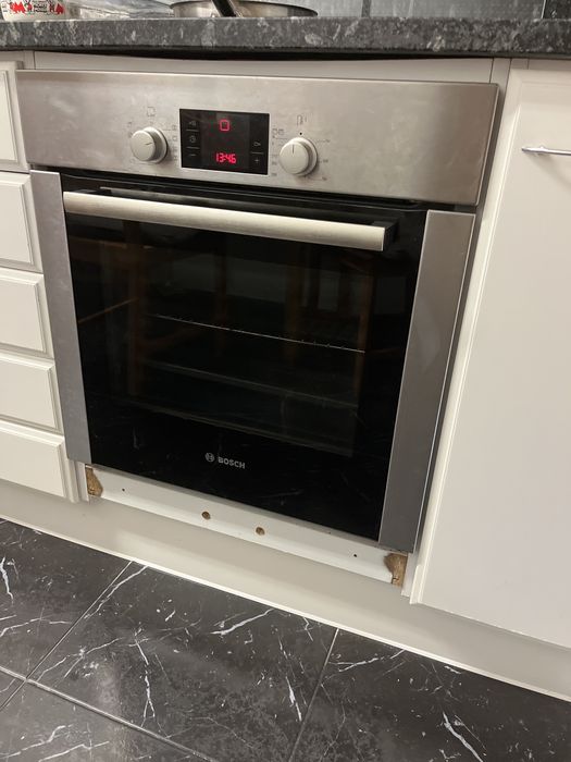 Placa de induçao com A função Booster (ou Power Boost) + Forno com sistema autolimpesa / ambos os eletrodomestico têm classificaçao energetica A++