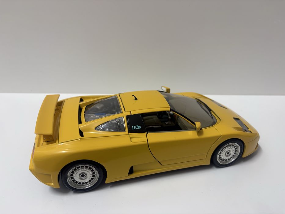 Model Bugatti EB110 1:18 BBurago Burago (maisto welly)