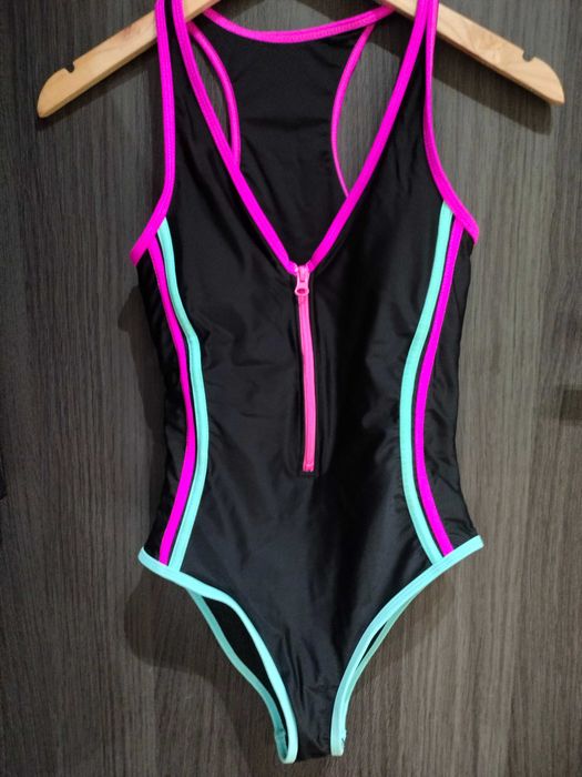 Jednoczęściowy strój kąpielowy