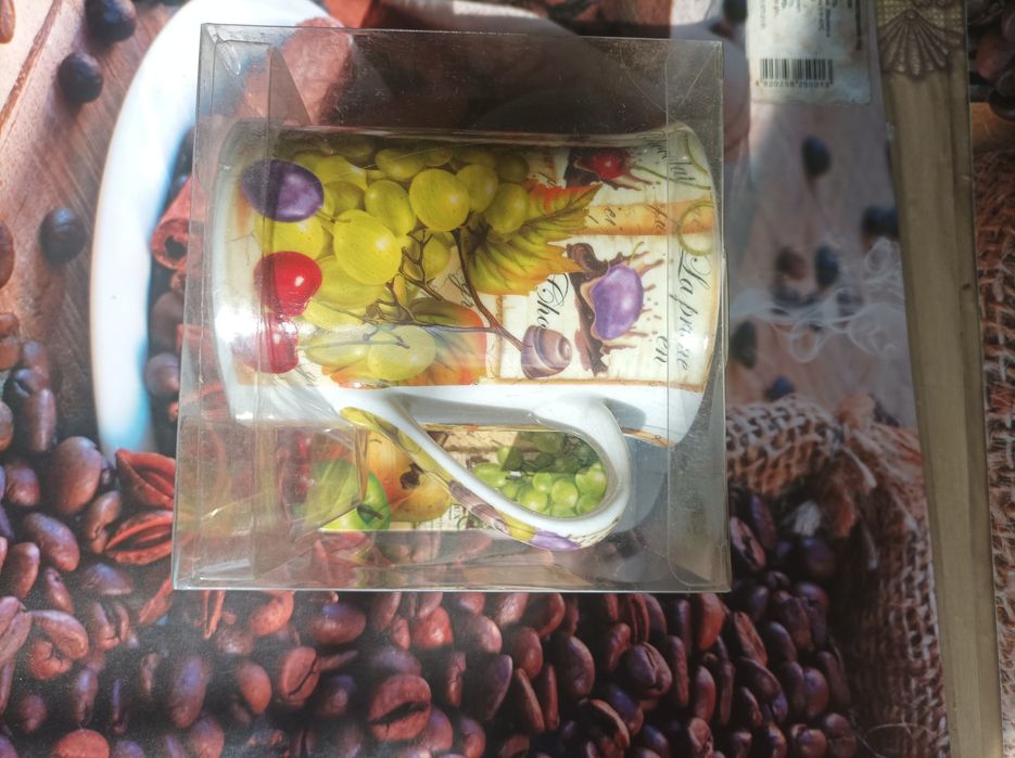 Форма для пиццы и чашка