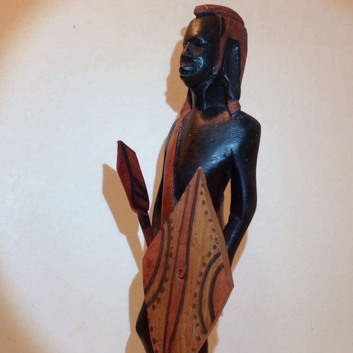 Estátua de Guerreiro Africano em Pau Preto Vintage