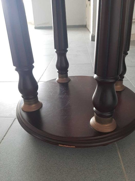 Mesa redonda com vidro