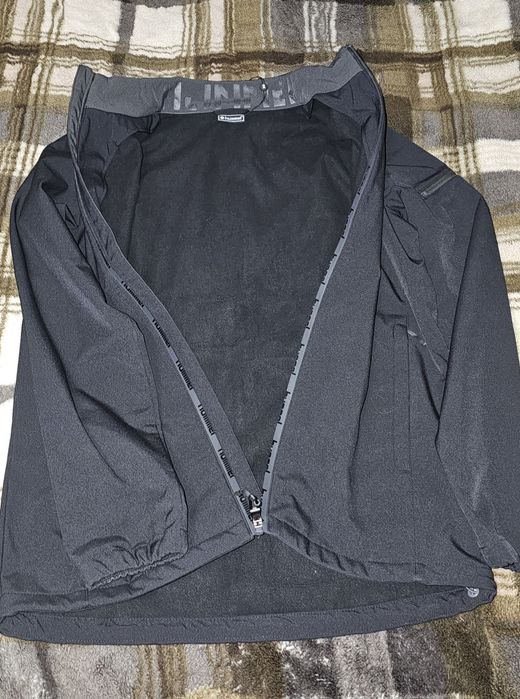 Продам куртку hummel.