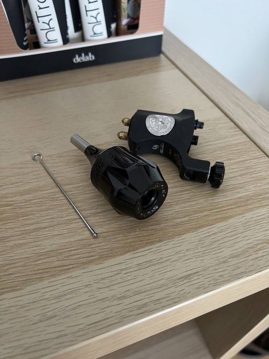 Maquina Tatuar Bishop Rotary V6 + Ergo Gorilla FK Irons Grip