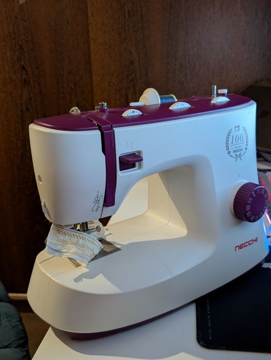Máquina de costura, Nova, Necchi K132A (Italia)