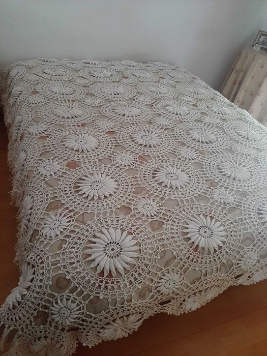 Colcha de renda para cama de casal / sem uso
