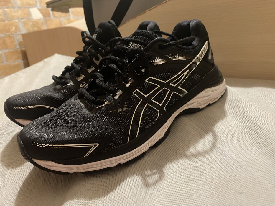 Продам кросовки asics