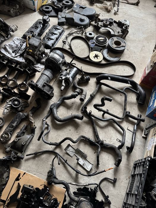 Насос масляний,піддон. Audi A6 c5 2.5tdi. ролік грм,шків,помпа,клапан