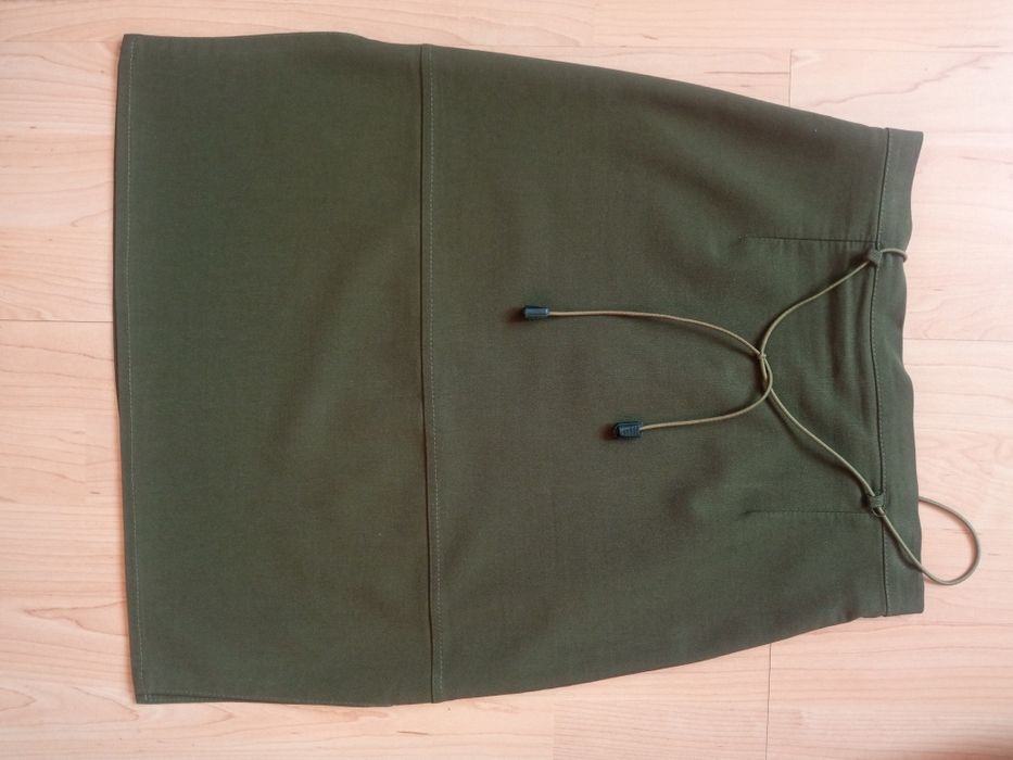 Spódnica khaki typ ołówkowy