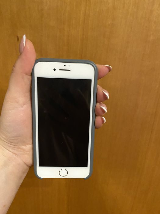 Продам Айфон (Iphone) 7