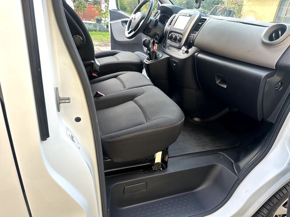 wynajem wypożyczalnia samochodów Bus 9 osób