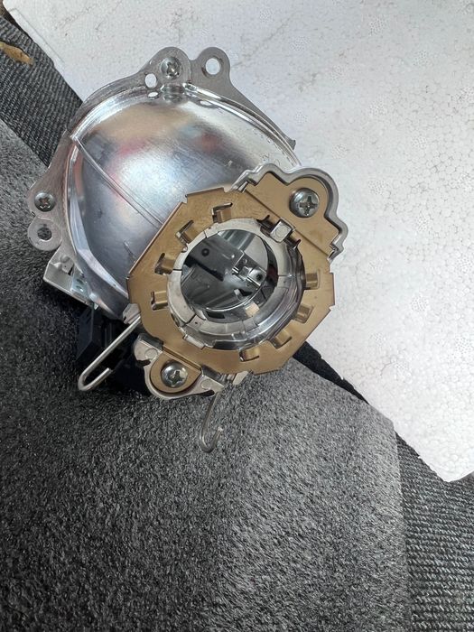 Линза в фару Ford Mustang, Lexus GS (2012-2015)