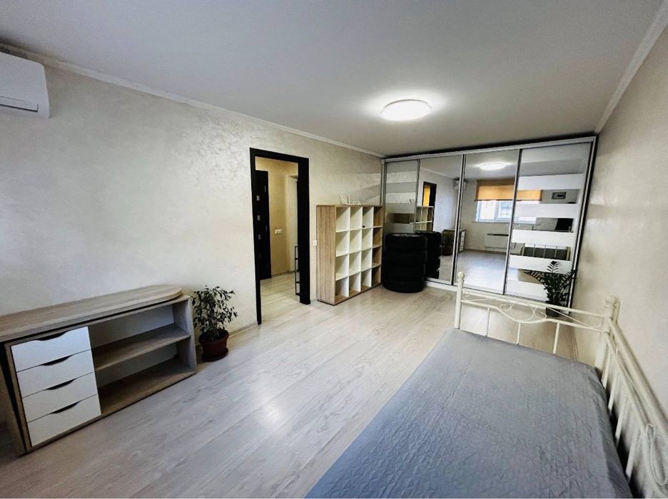 Термійново! Олнокімнатна з ремонтом та меблями в центрі ! Все залишают