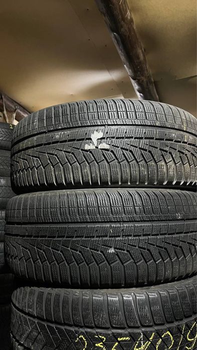 Пара зимової гуми 235/50/19