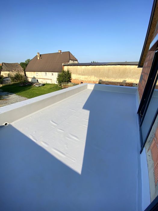 Kompleksowe wykończenie dachy płaskie membrana PVC TPO resitrix papa