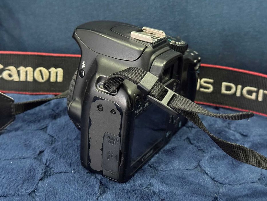 Aparat Lustrzanka Canon EOS 1000D + dodatki