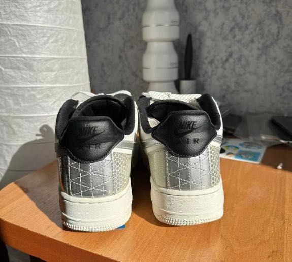 Оригінальні кросівки Nike Air Force 1 Low у відмінному стані.
