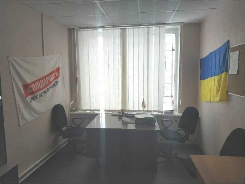 Продаж офісного приміщення 165.6 м² (85/100 часток) вул. Миру, 50