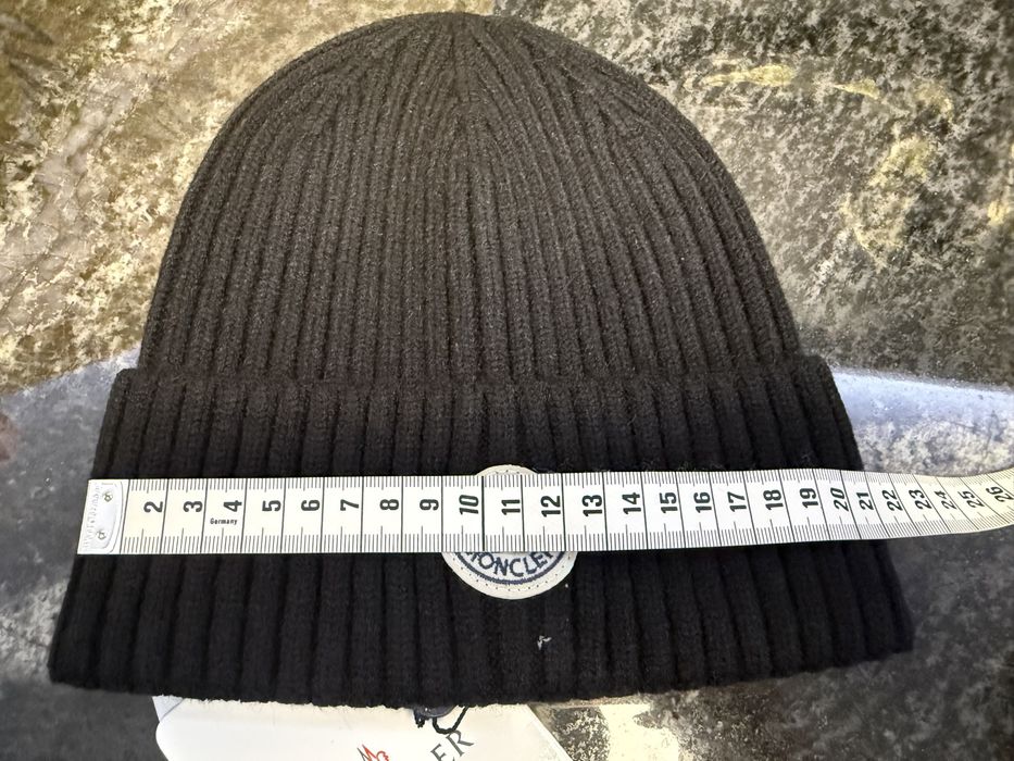 Шапка Moncler чорного кольору