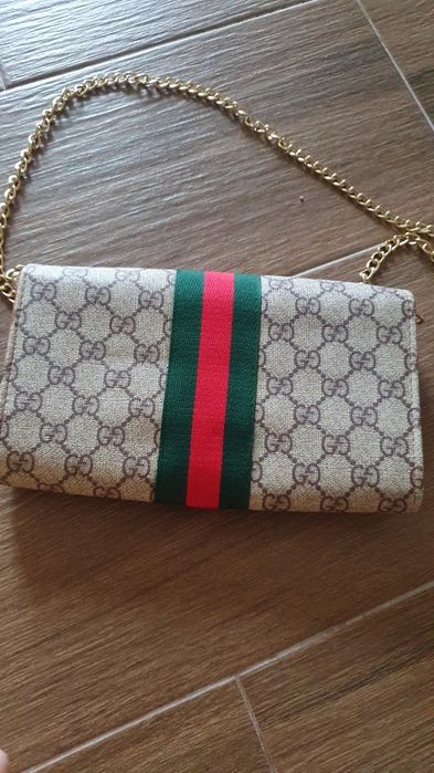 Carteira com corrente