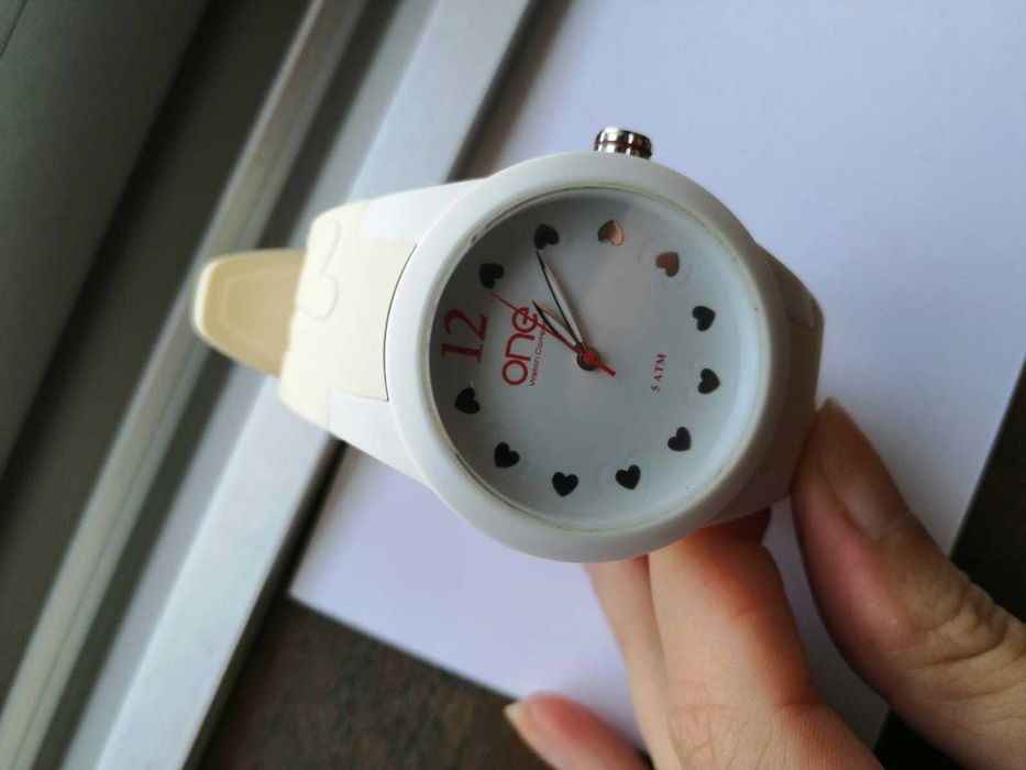 Relógio One Spread the Love Mulher Branco com Corações