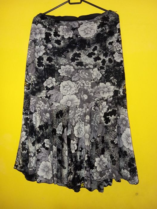 Spódnica ze srebrnym brokatem