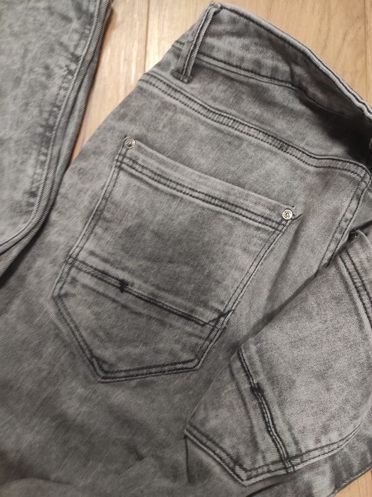 Spodnie męskie jeans Bershka 38