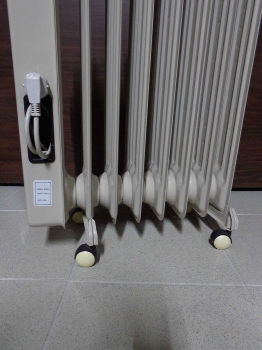 Aquecedor eléctrico a óleo
