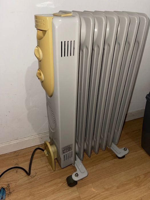 Aquecedor a óleo / Radiador elétrico – em bom estado