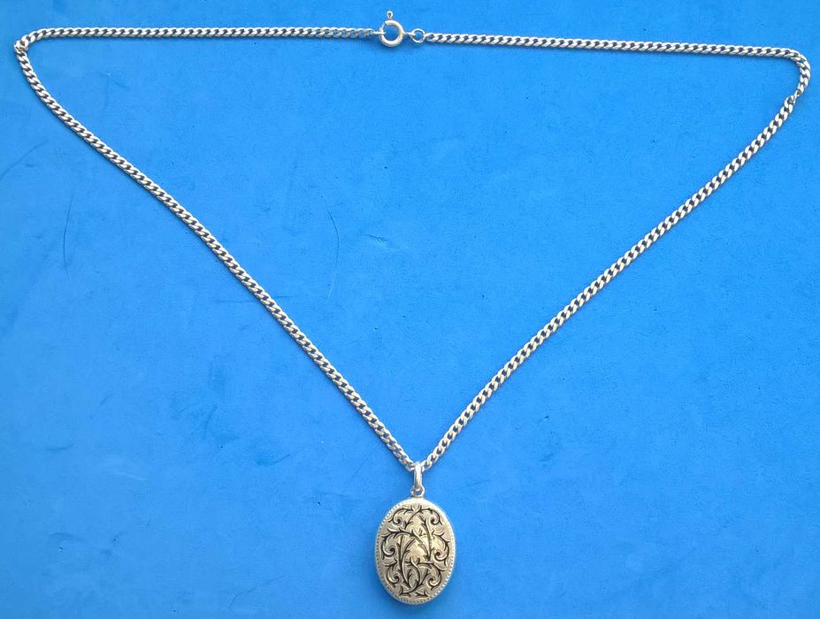 Medalha Porta Retrato Oval Gravada em Prata