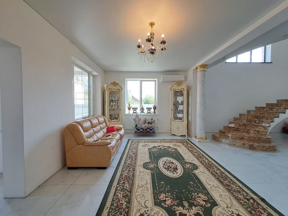 Продажа шикароного дома в с. Гора