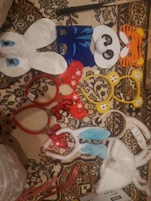 Новорічні  маски та прикраси