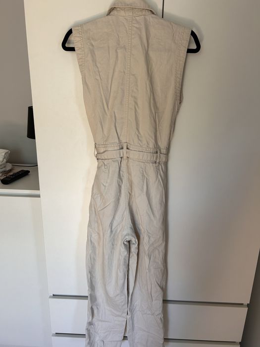 Beżowy kombinezon