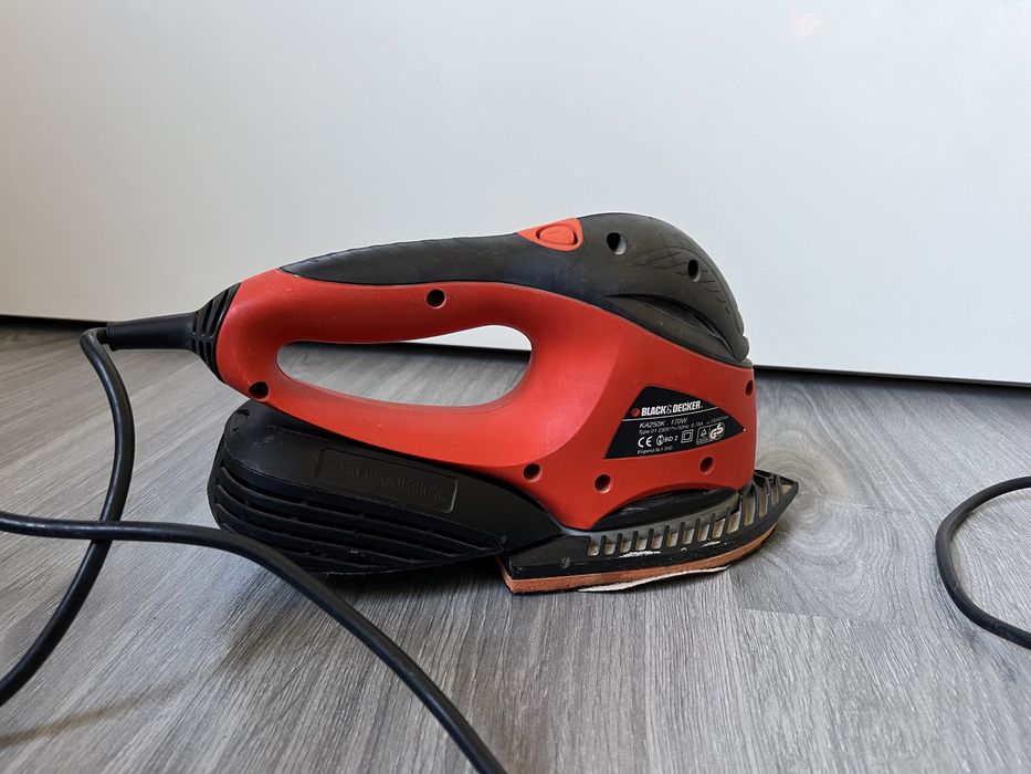 Шліфмашинка Black Decker